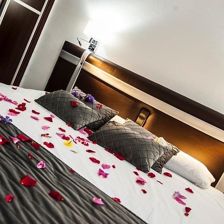 Hostal Las Palomas Lucena Bagian luar foto