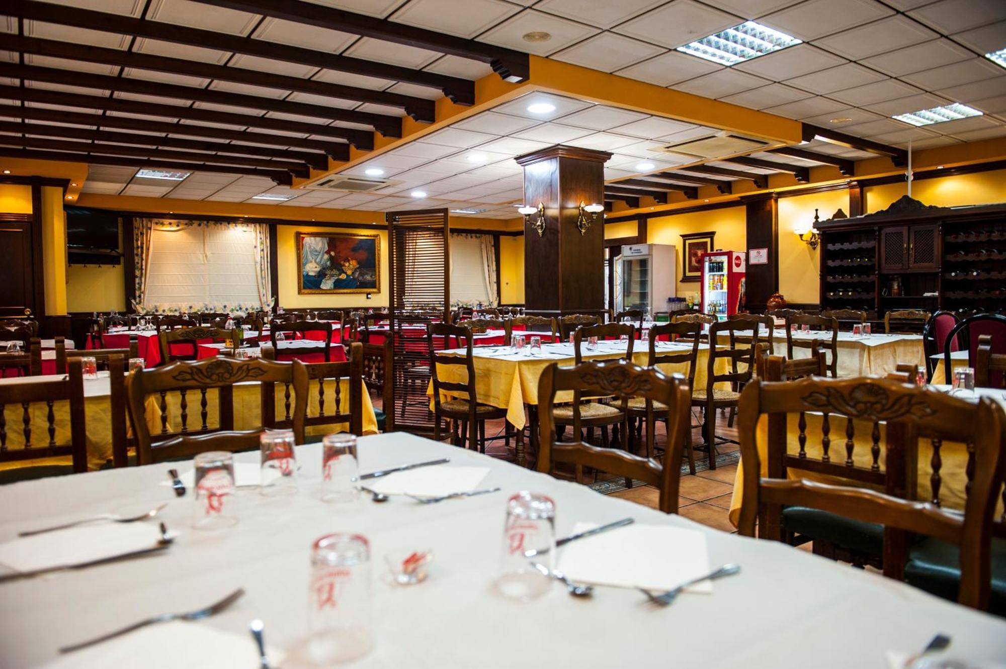 Hostal Las Palomas Lucena Bagian luar foto