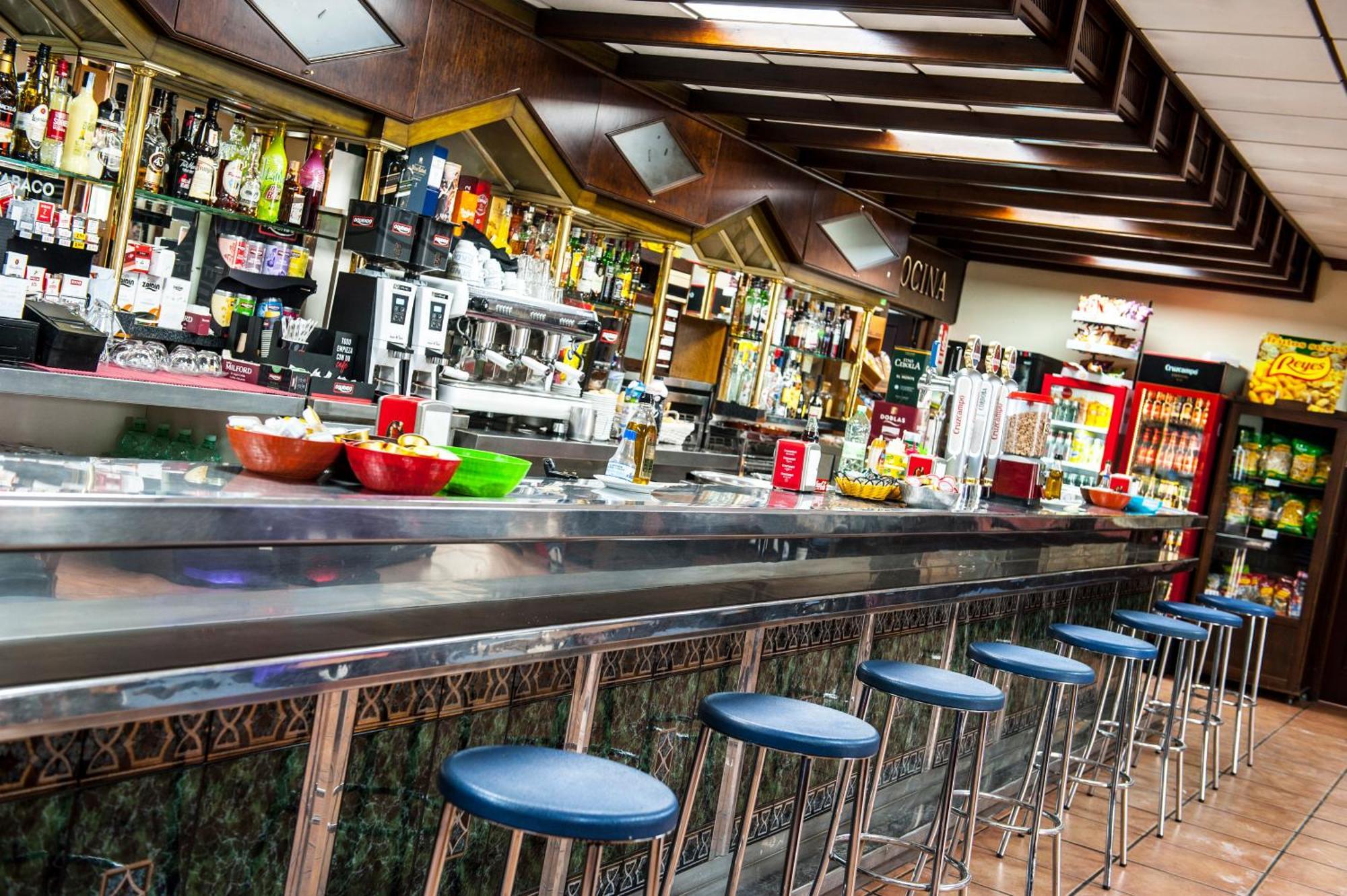 Hostal Las Palomas Lucena Bagian luar foto