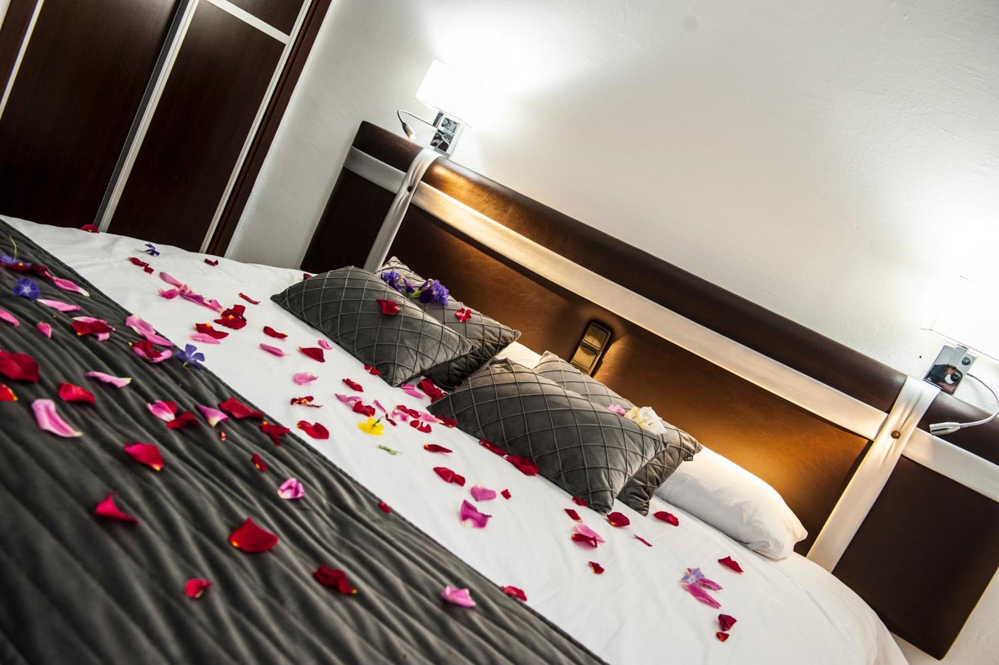 Hostal Las Palomas Lucena Bagian luar foto