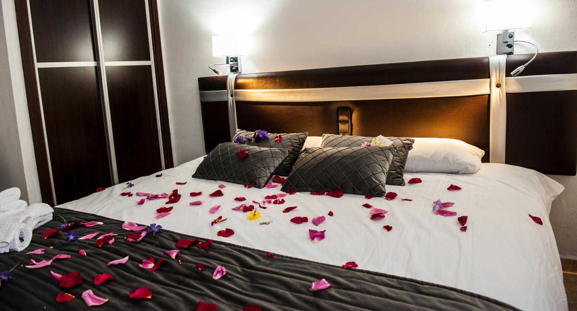 Hostal Las Palomas Lucena Bagian luar foto