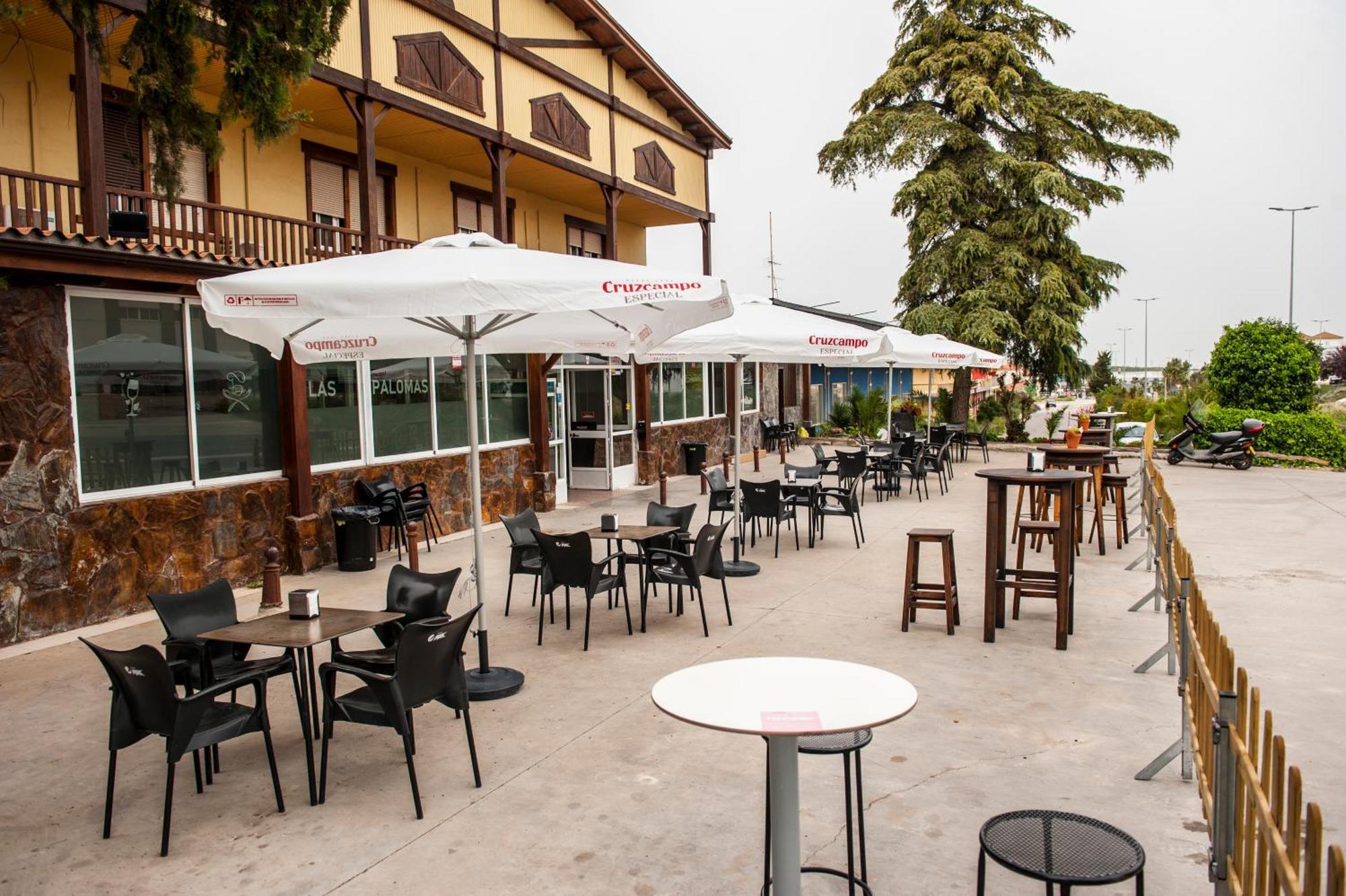 Hostal Las Palomas Lucena Bagian luar foto