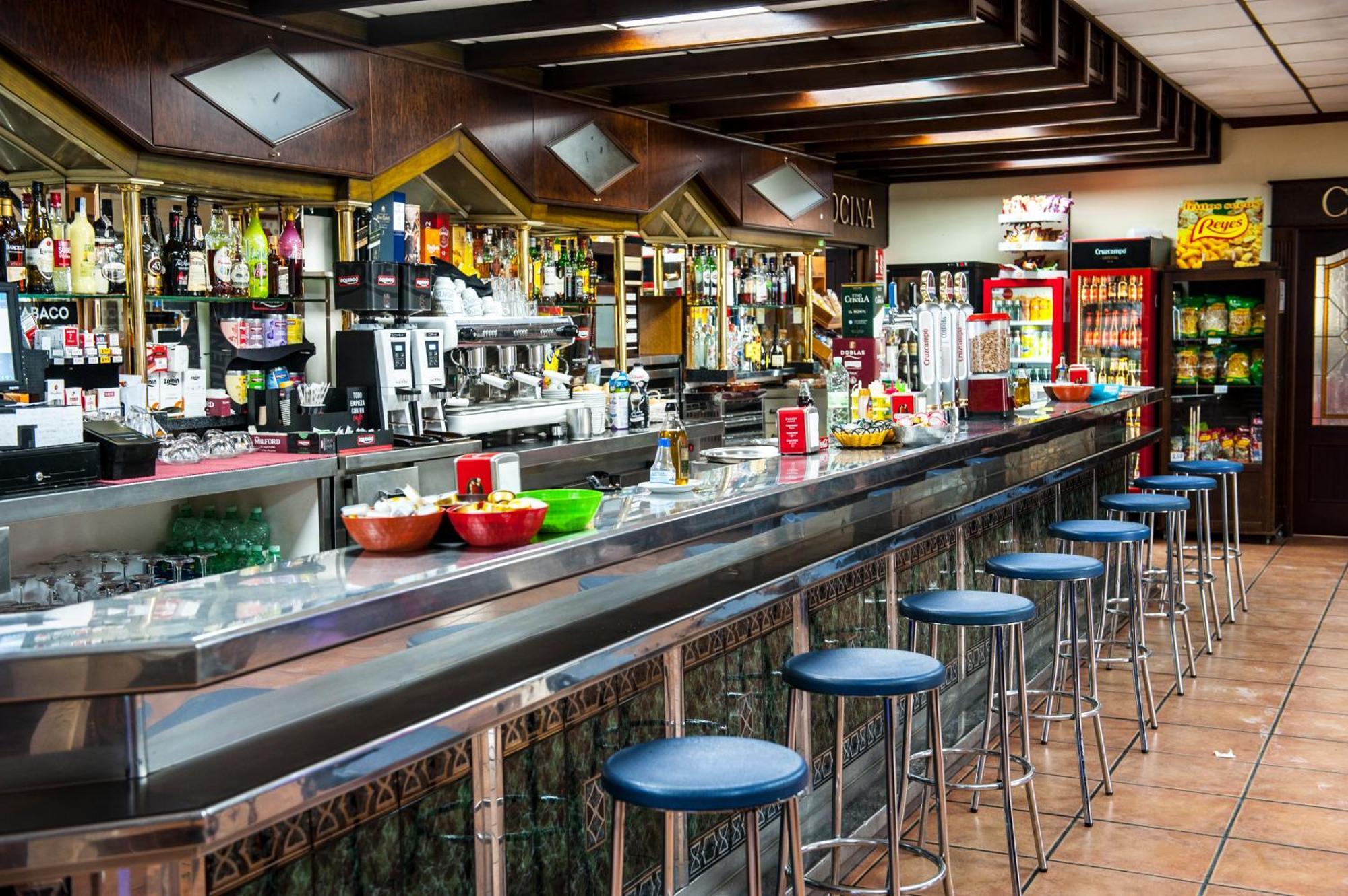 Hostal Las Palomas Lucena Bagian luar foto